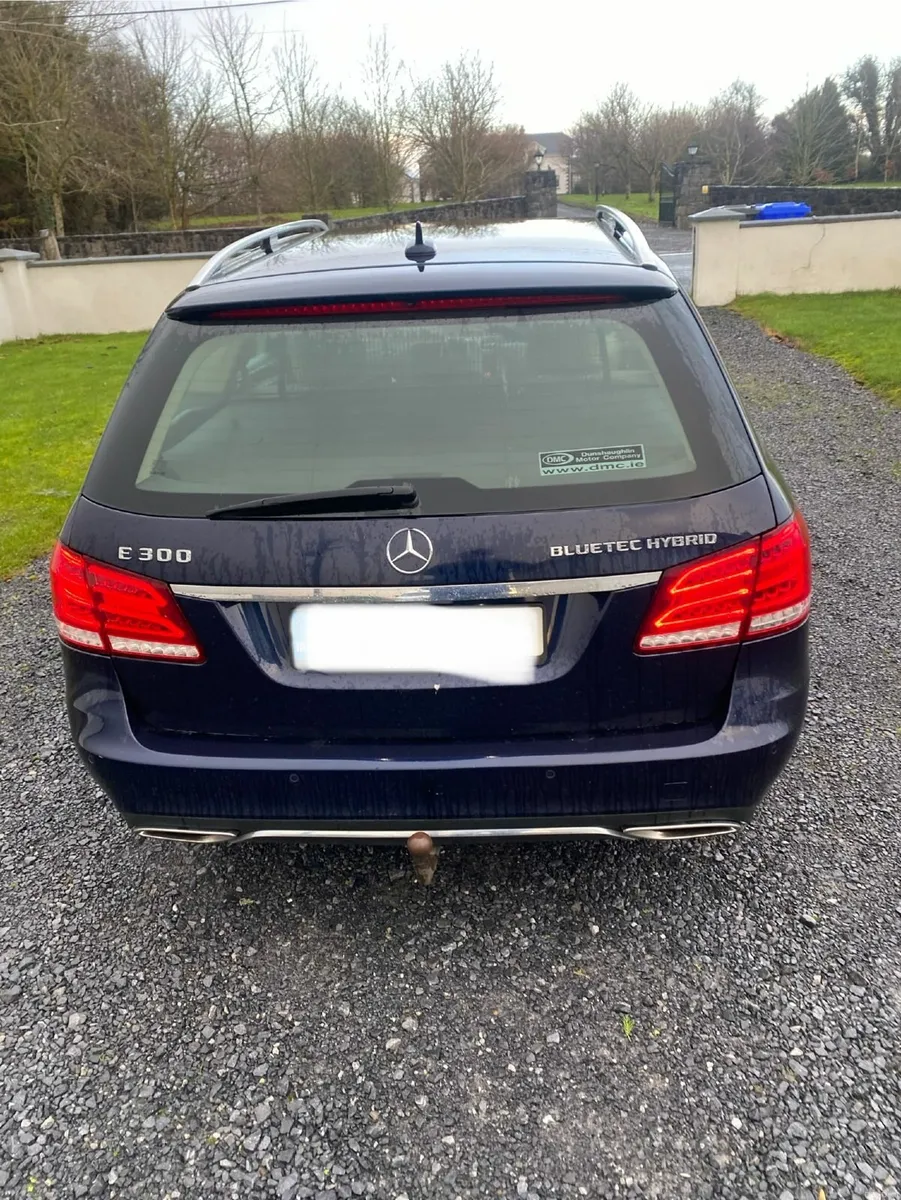 Mercedes-Benz E-Class 2013 - Image 2