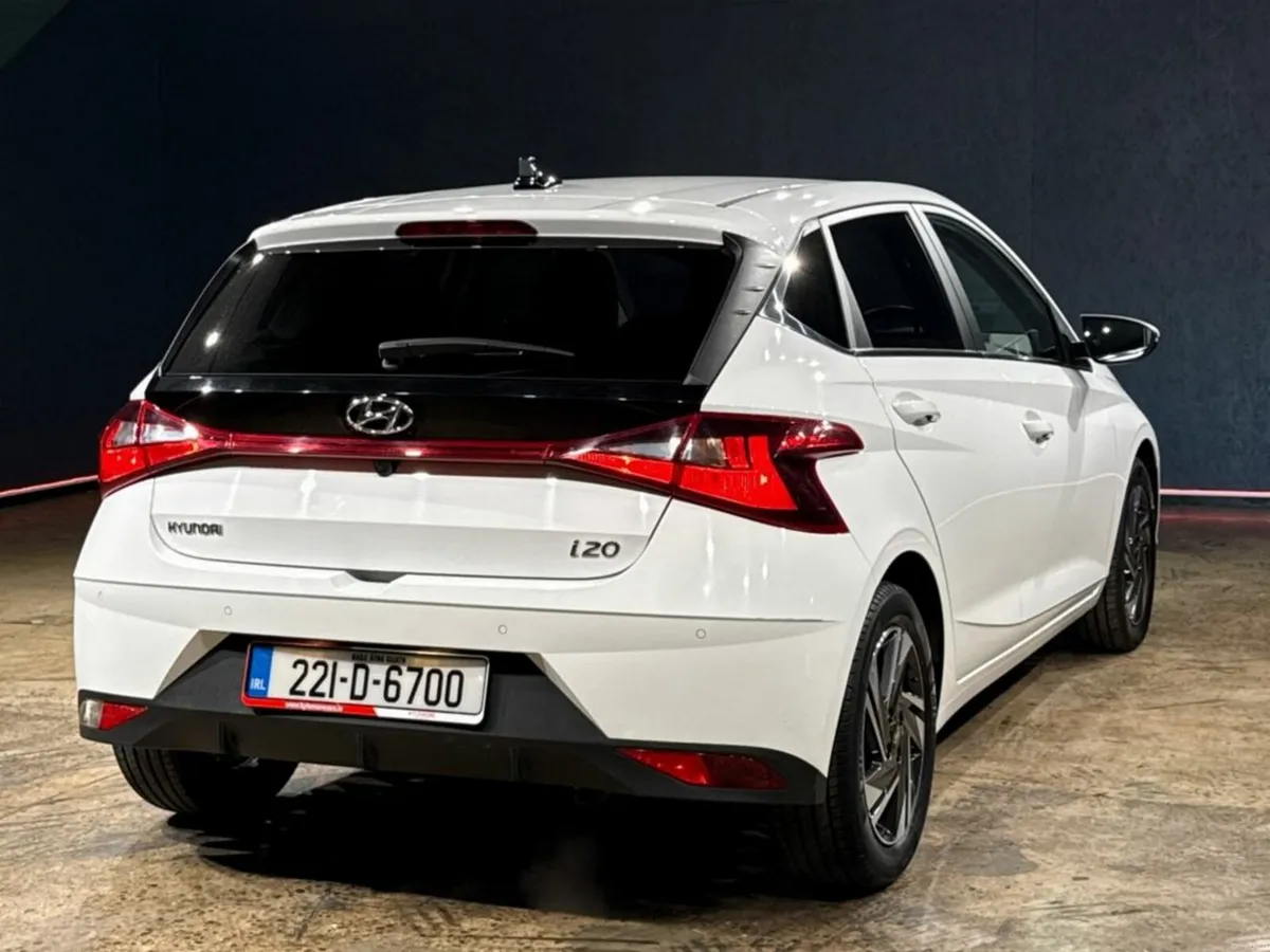 Hyundai i20 AUTOMATIC 1.0L - APPLE CARPLAY - REVER - Image 4