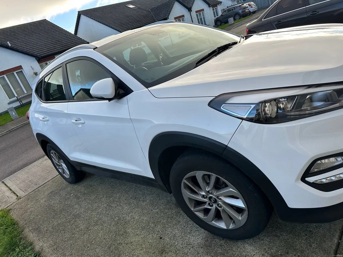 2016 Hyundai Tucson - Image 2