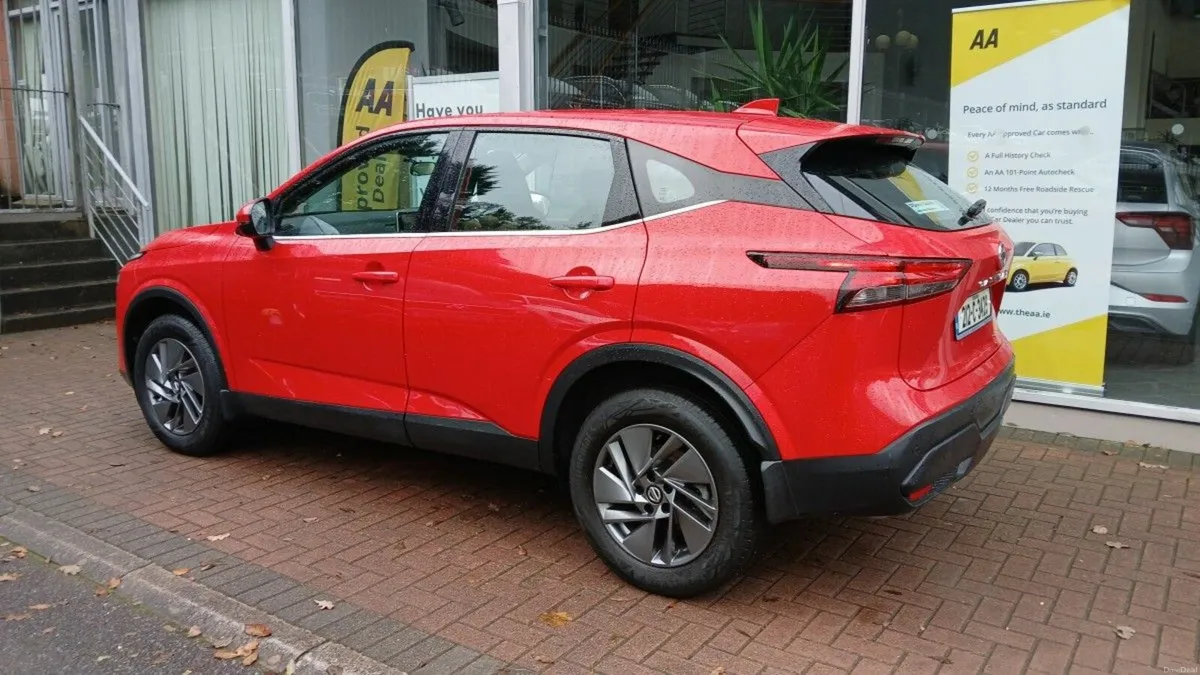 Nissan Qashqai 1.3 PET MILD HYBRID SV, RED, FSH,34 - Image 6