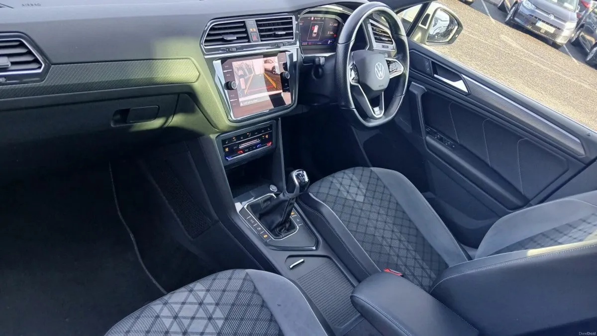 Volkswagen Tiguan R-Line 2.0 TDI 150HP **REAR VIEW - Image 3