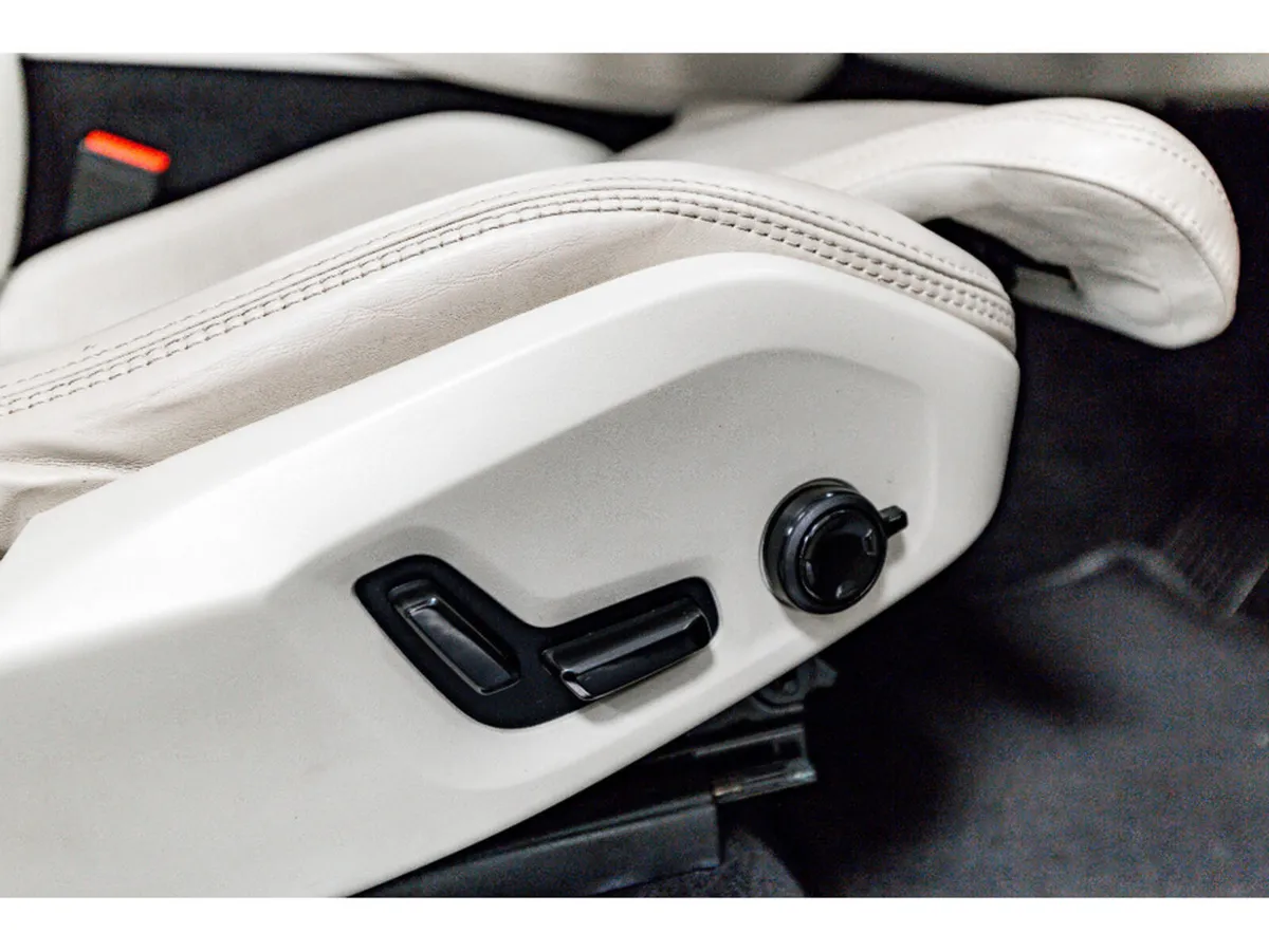 Volvo XC90 T8 Plus Dark 2.0 PHEV AWD Auto 455HP - Image 4