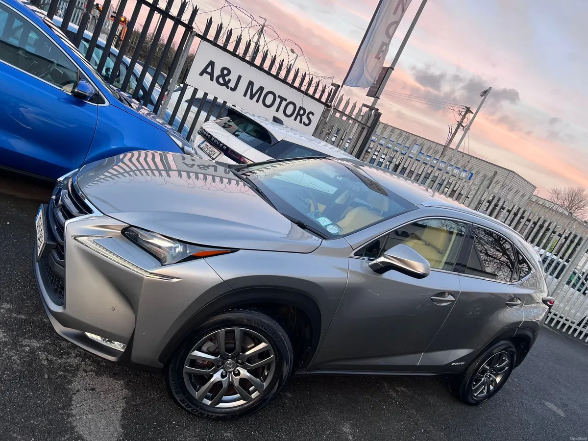 15 Lexus NX 2.5 Hybrid Executive - Image 2