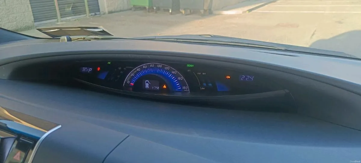 Toyota Estima - Image 4