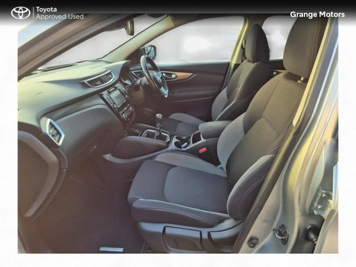 Nissan Qashqai 1.2 PETROL SV PREMIUM 5DR - Image 6