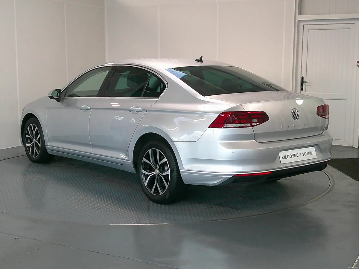 Volkswagen Passat 2021 - Image 5