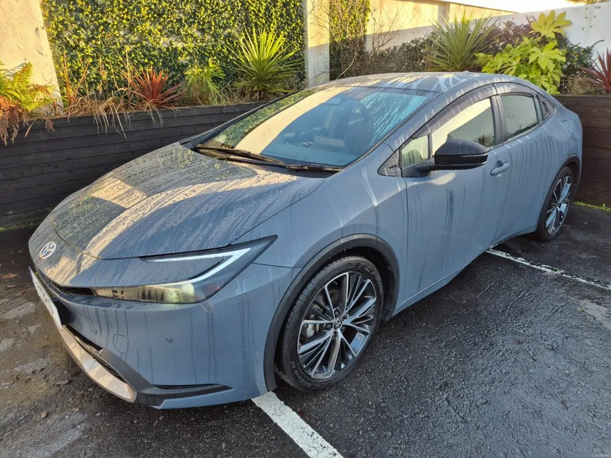 Toyota Prius 2.0 HYBRID / G-PACK / LOW MILEAGE / T - Image 2