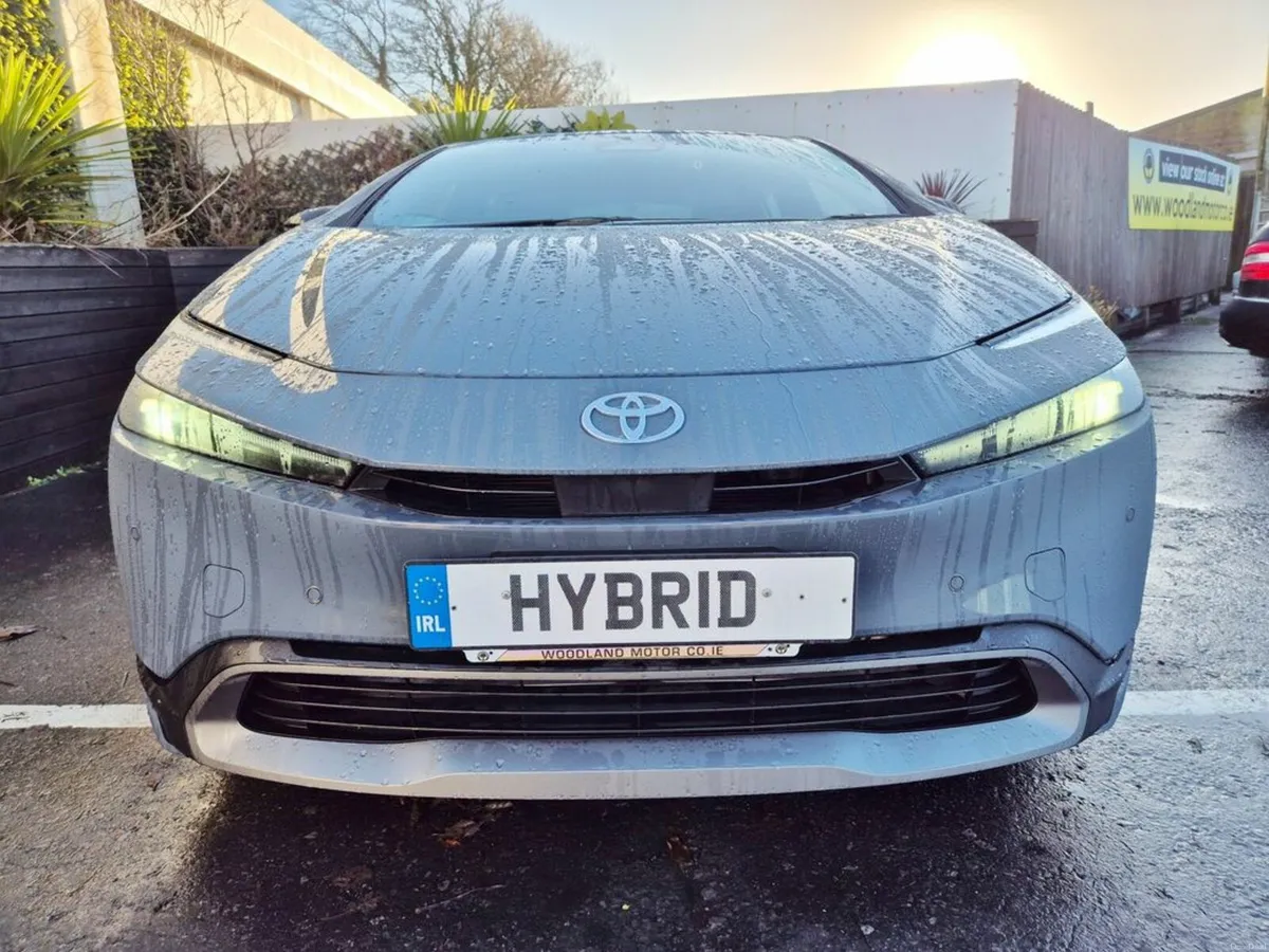 Toyota Prius 2.0 HYBRID / G-PACK / LOW MILEAGE / T - Image 3