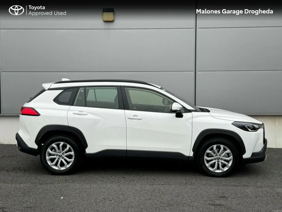 Toyota Corolla Cross 1.8 Hybrid Luna Call Now : 04 - Image 3