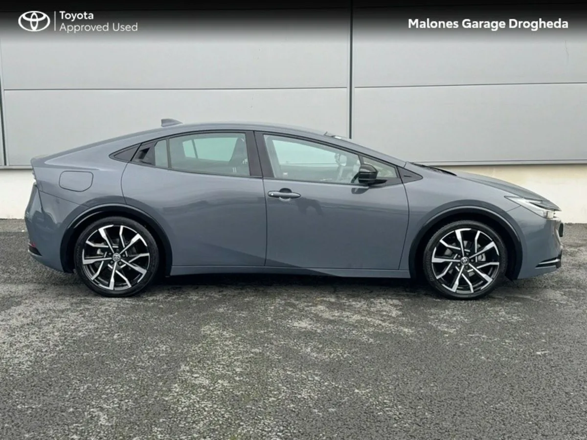 Toyota Prius 2.0 PHEV 223hp ** Call : 041 980 2420 - Image 3