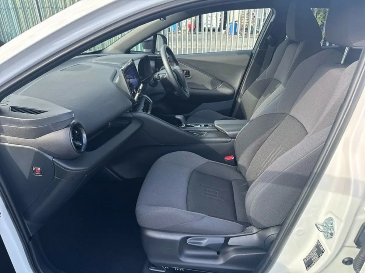 Toyota C-HR HYBRID SPORT - Image 6
