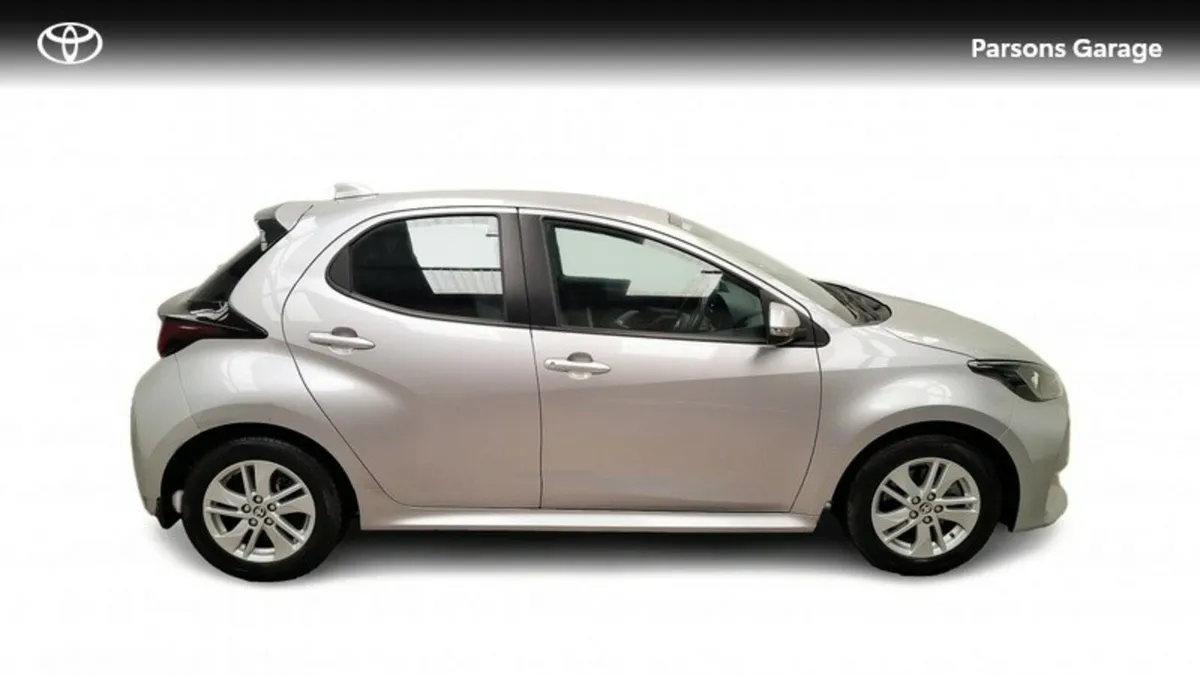Toyota Yaris 1.5 HYBRID LUNA SPEC - Image 3