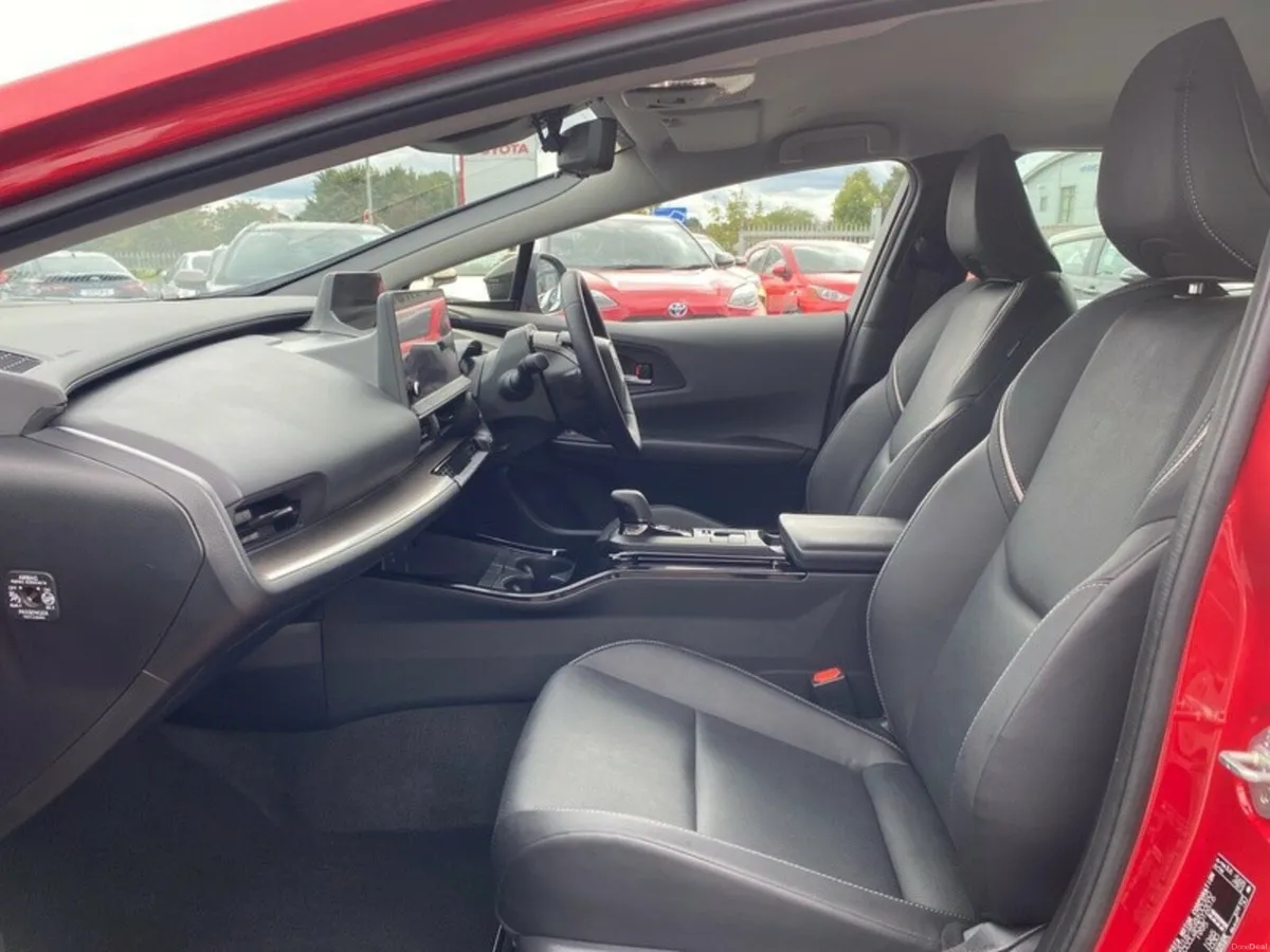 Toyota Prius TOP SPEC - PLUG-IN HYBRID - Image 6