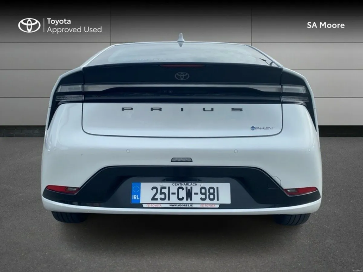 Toyota Prius PLUG-IN HYBRID with LEATHER - Image 4