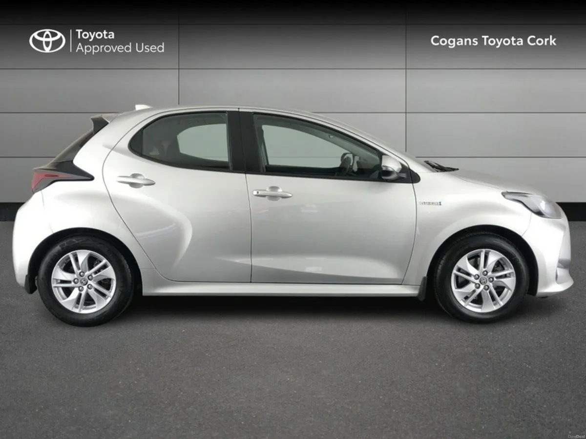 Toyota Yaris HYBRID LUNA 4DR AUTO - Image 3