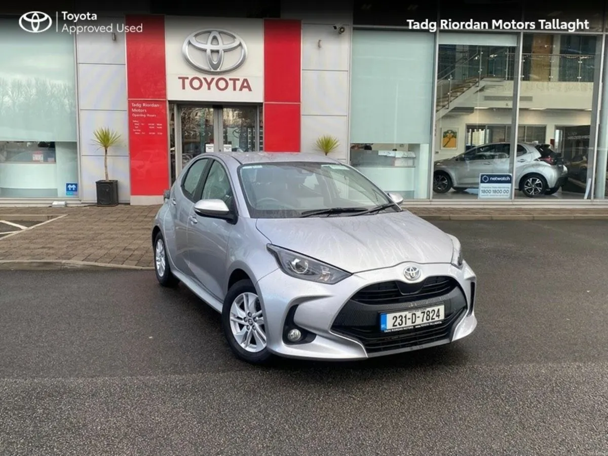 Toyota Yaris 1.5 HYBRID LUNA 4DR AUTO - Image 1