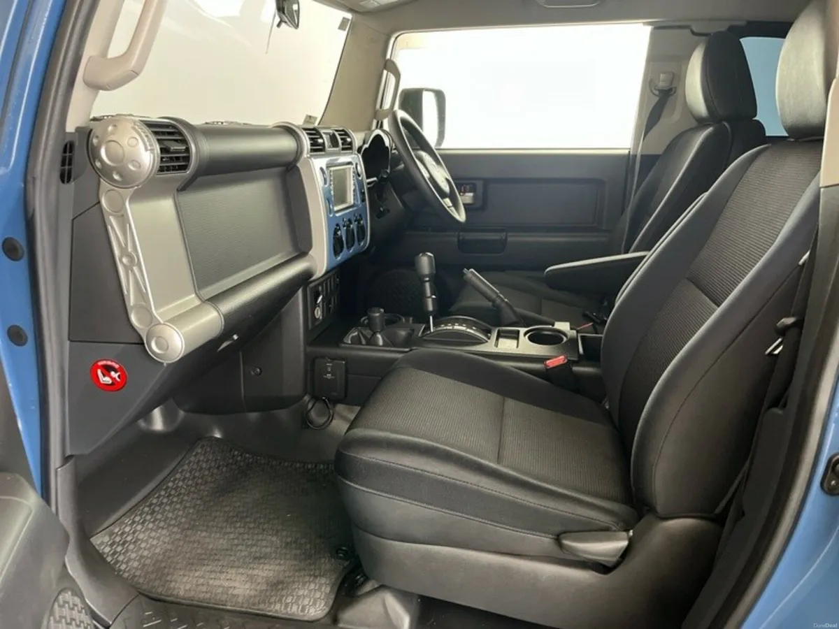 Toyota Land Cruiser FJ V6 - Image 6