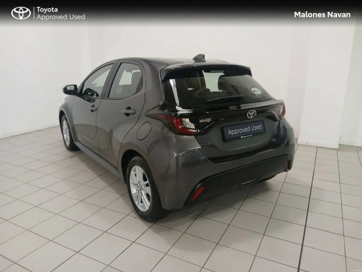 Toyota Yaris Yaris Hybrid 1.5 Luna - Image 2