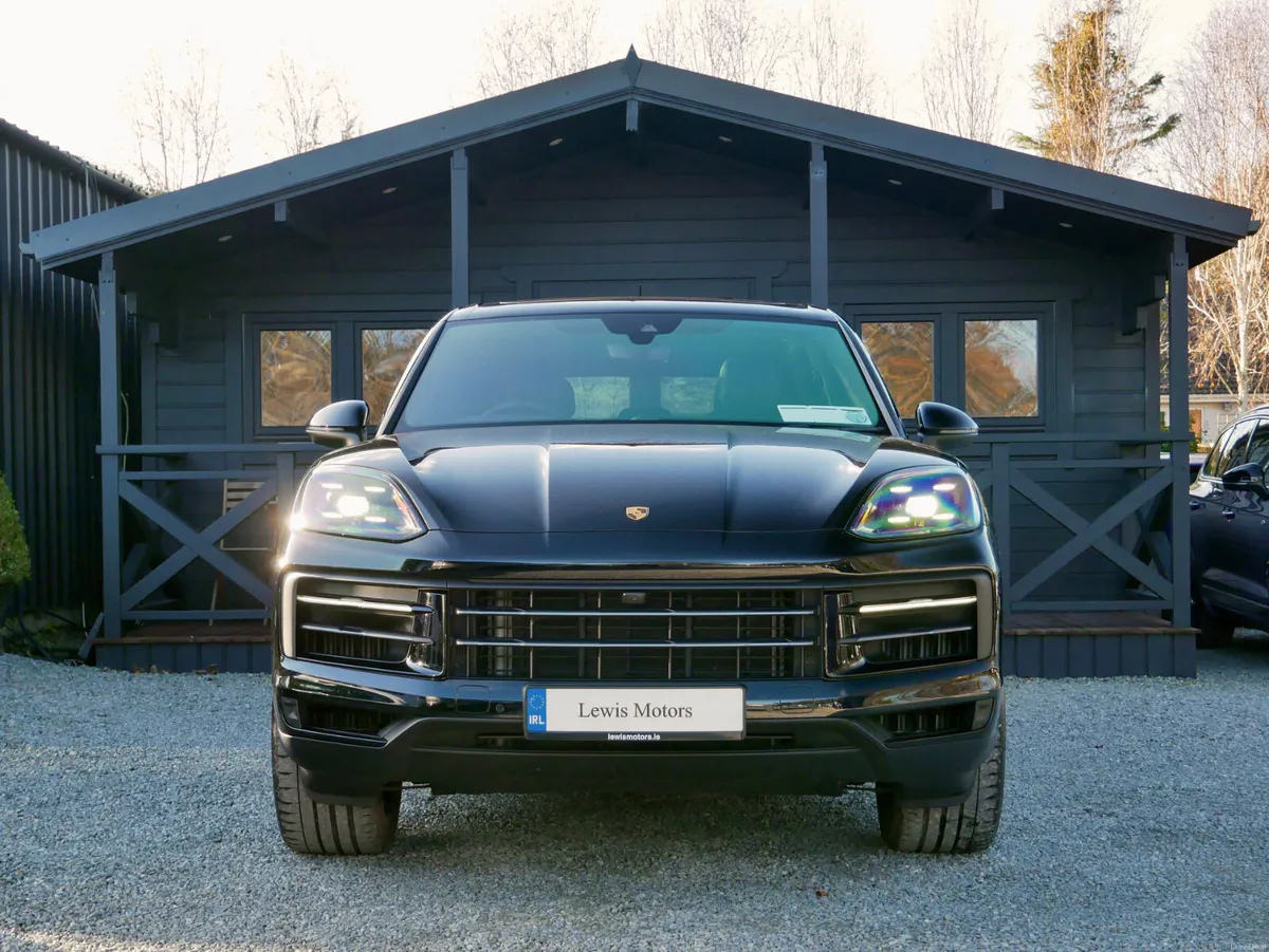 2024 Porsche Cayenne Hybrid, Sunroof, Bose, TowBar - Image 2