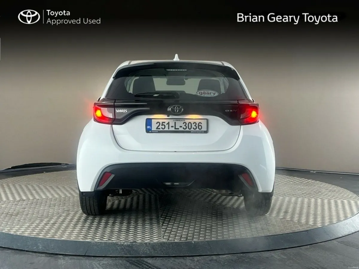 Toyota Yaris HYBRID LUNA - Image 4