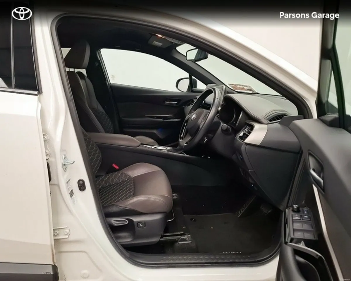 Toyota C-HR C-HR 1.8 HYBRID SOL - Image 6