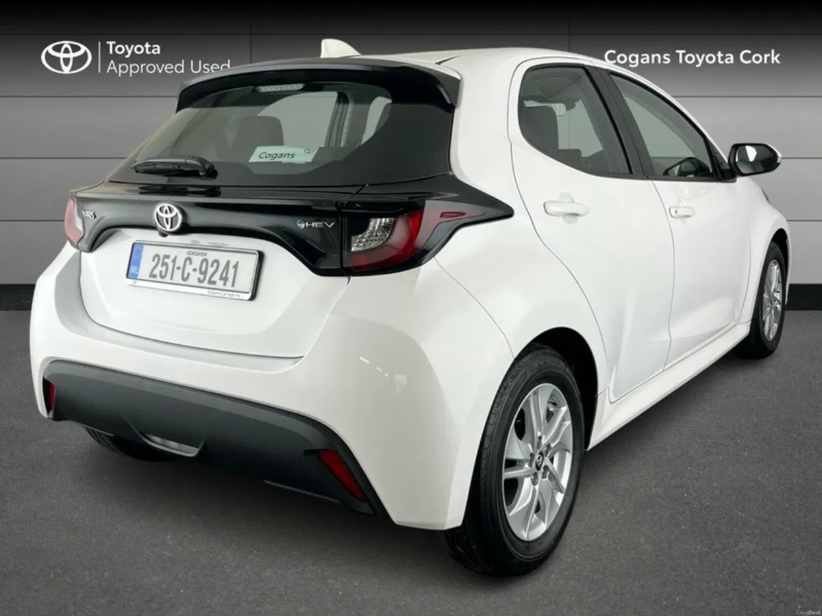Toyota Yaris Hybrid Luna - Image 2