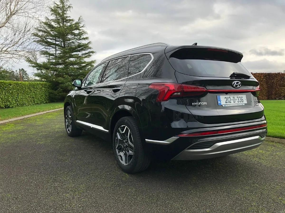 HYUNDAI SANTA FE EXECUTIVE PLUG-IN HYBRID 7 SEATS - Image 2
