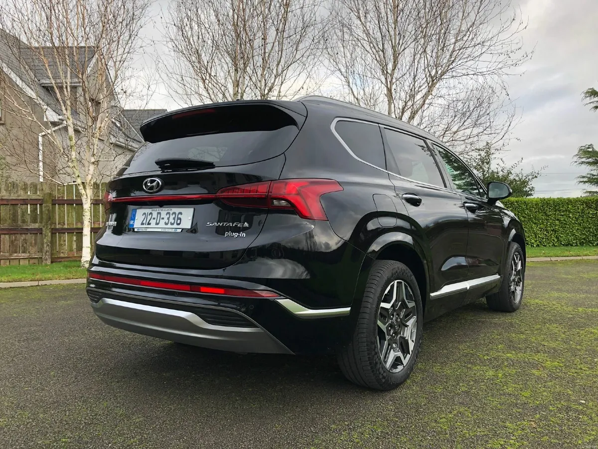 HYUNDAI SANTA FE EXECUTIVE PLUG-IN HYBRID 7 SEATS - Image 3