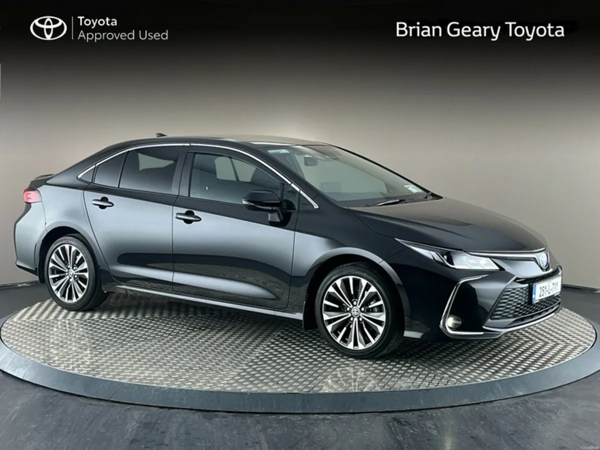Toyota Corolla HYBRID LUNA SPORT SALOON - Image 1