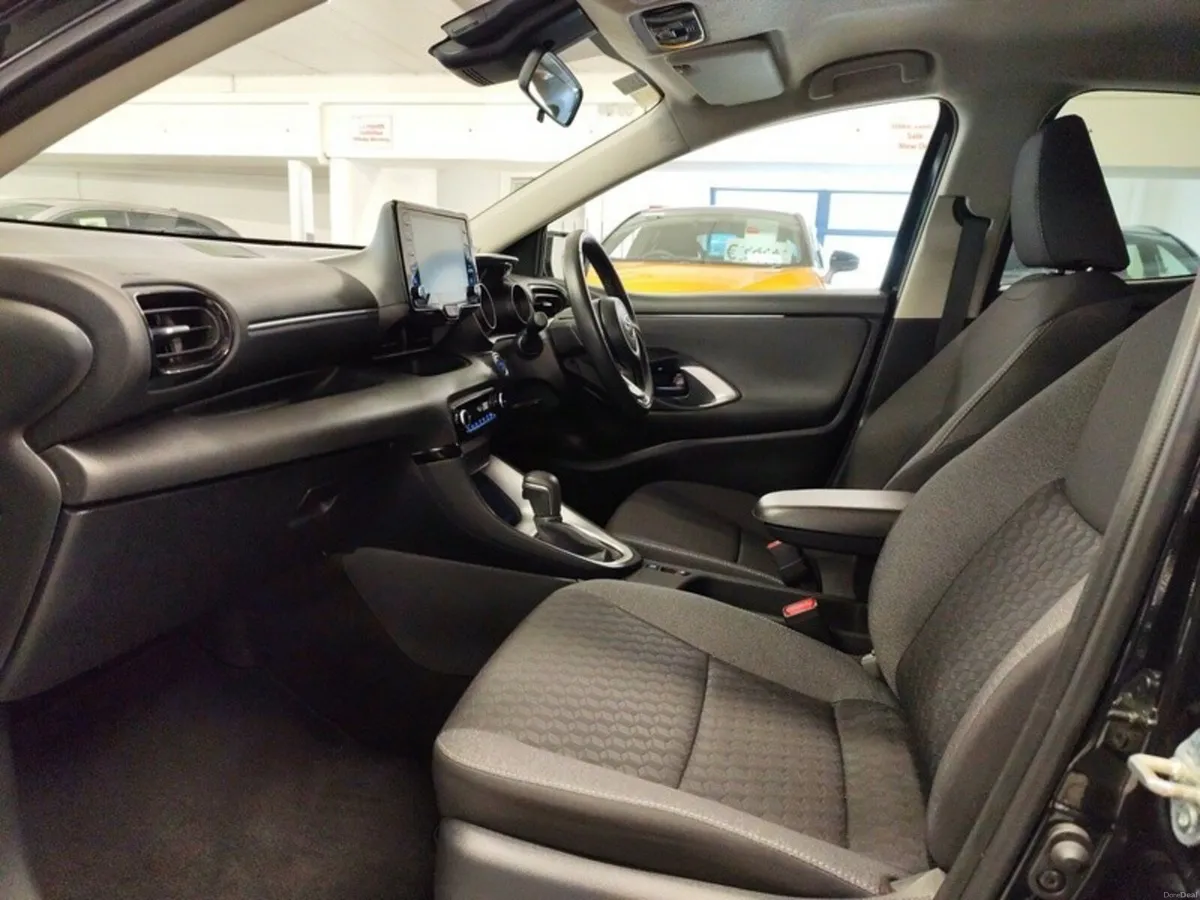 Toyota Yaris 1.5 HYBRID L/SPORT - Image 6