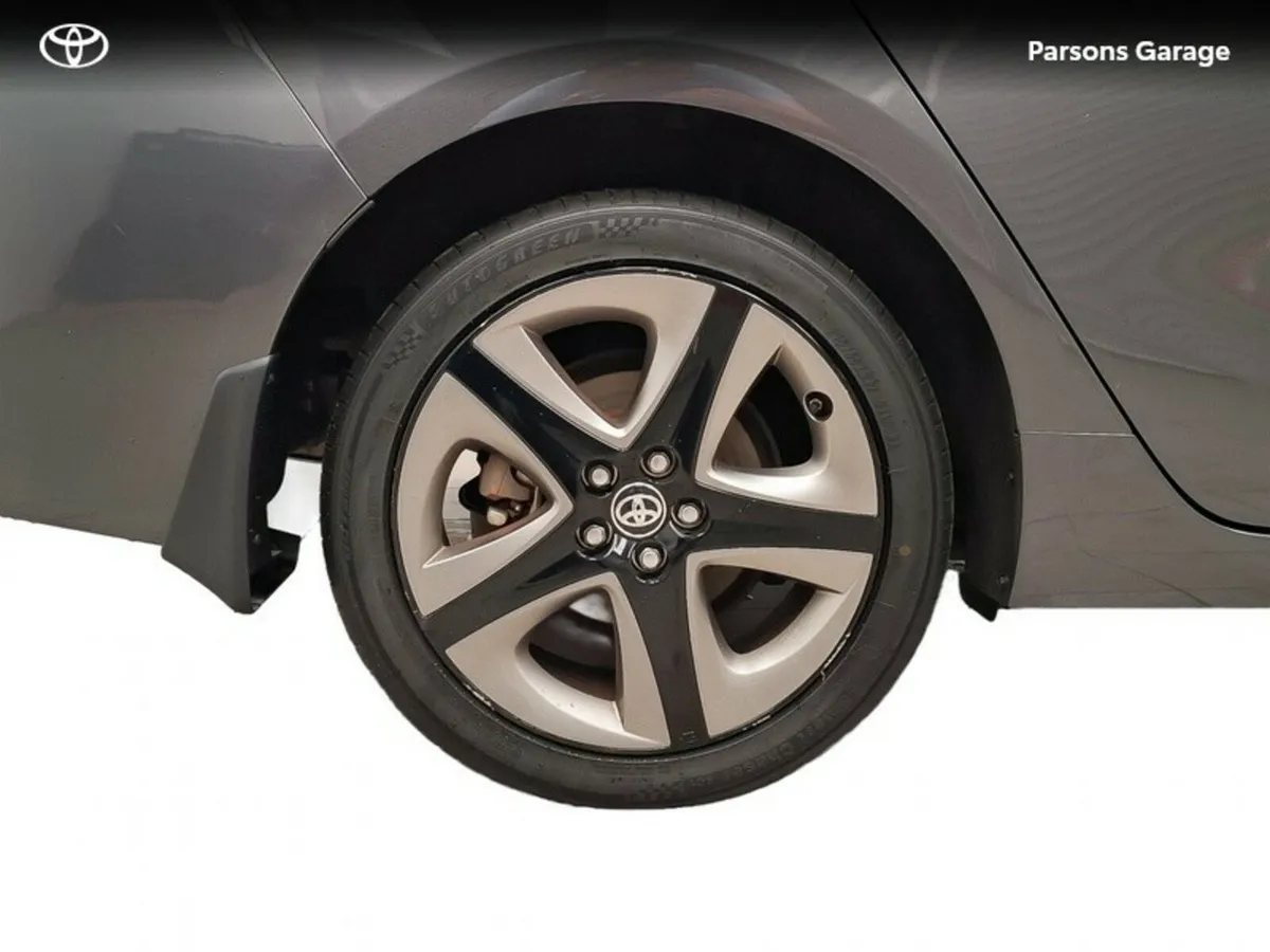 Toyota Prius PRIUS LUXURY - Image 6
