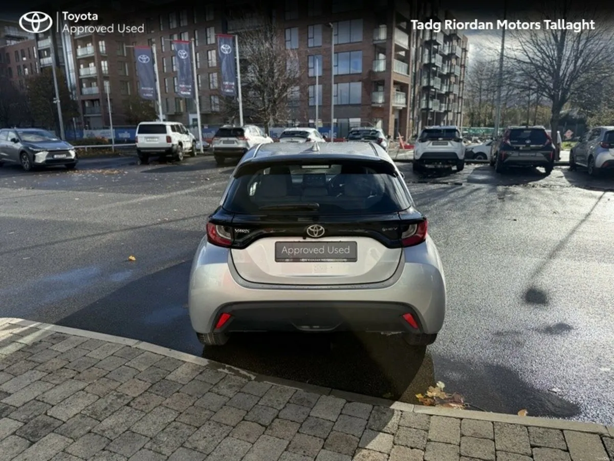 Toyota Yaris Hybrid 115 Luna - Image 4