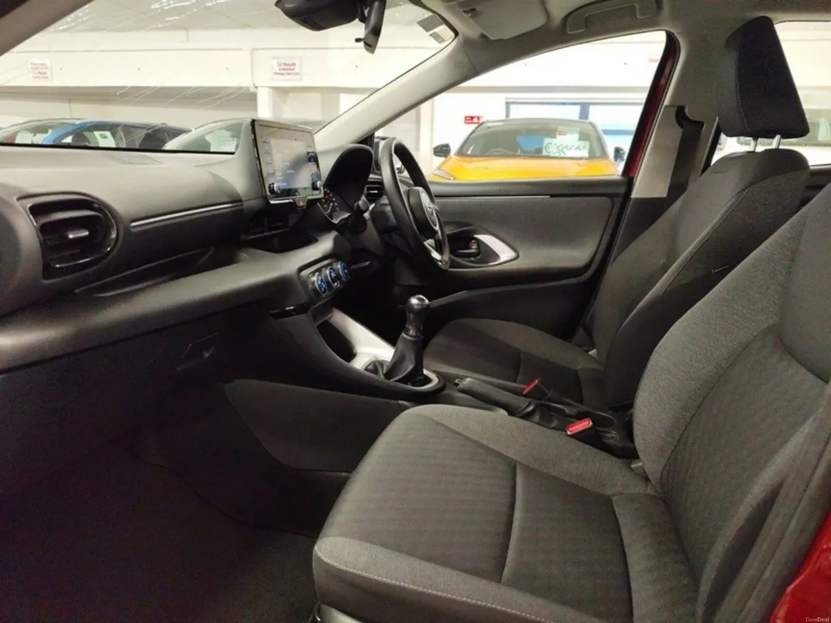 Toyota Yaris 1.0 LUNA - Image 6