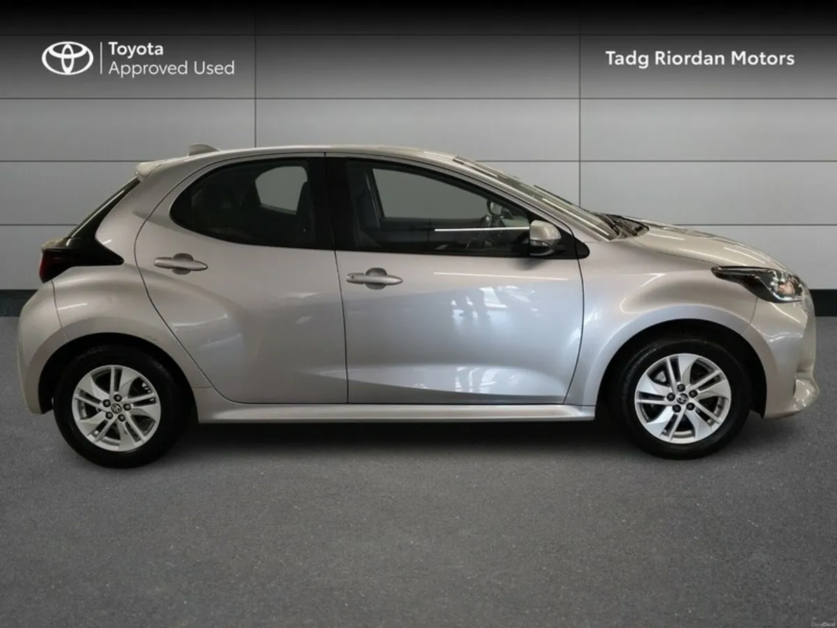 Toyota Yaris 1.0 LUNA - Image 3