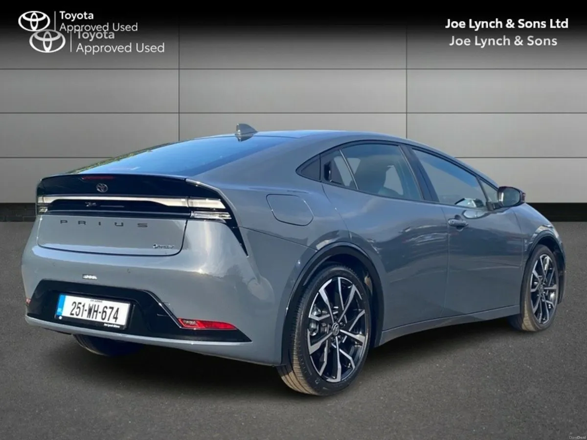 Toyota Prius PRIUS PLUG-IN HYBRID - Image 2