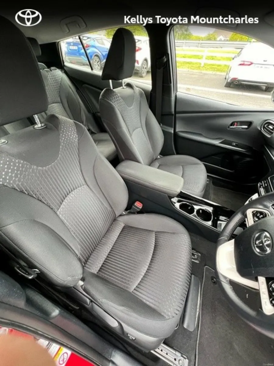 Toyota Prius PRIUS PLUG IN HYBRID - Image 2