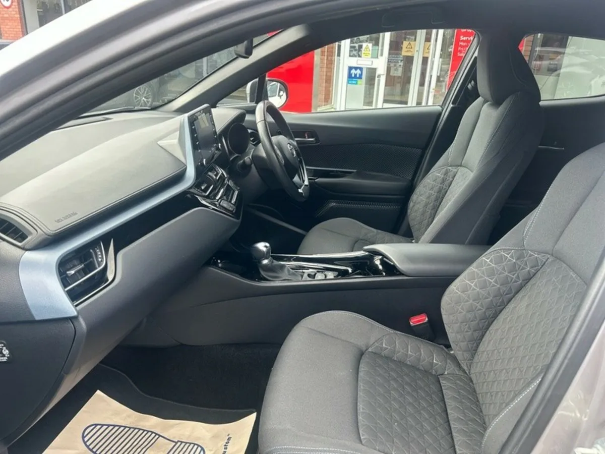Toyota C-HR 1.8 HYBRID SPORT - Image 6