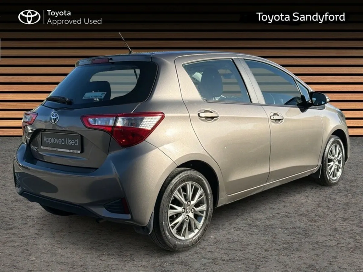 Toyota Yaris 1.0 5DR LUNA // REAR CAMERA // BLUETO - Image 2