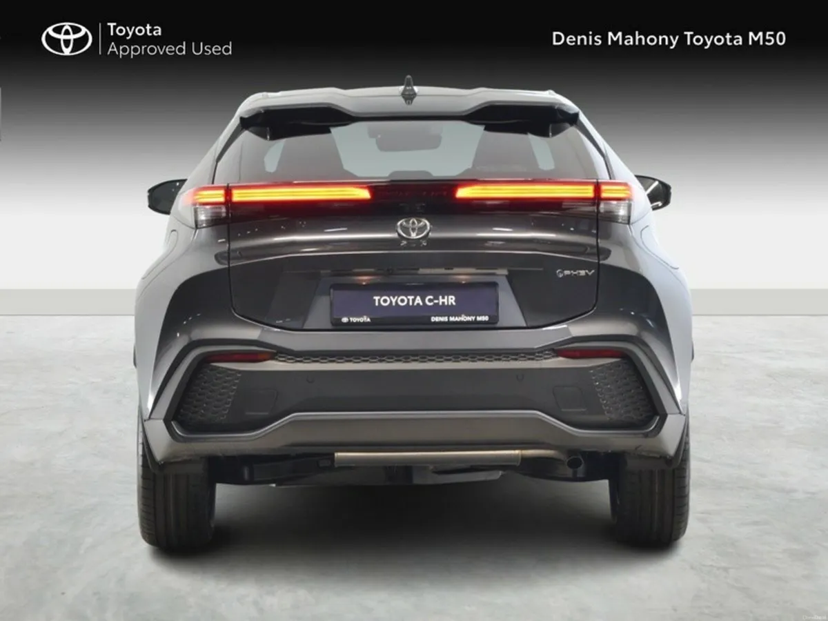 Toyota C-HR Plug-In Hybrid Sport - Image 4