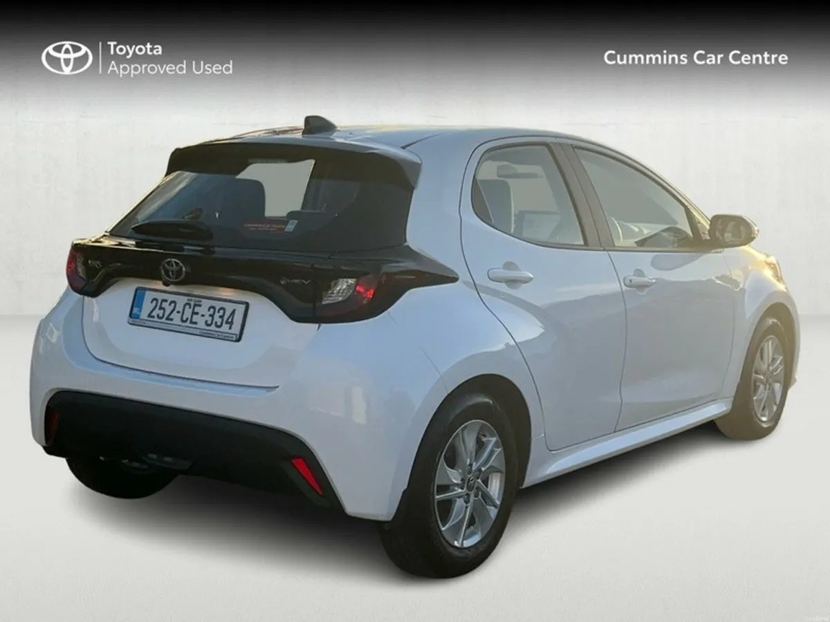 Toyota Yaris YARIS HYBRID 1.5 LUNA - Image 2