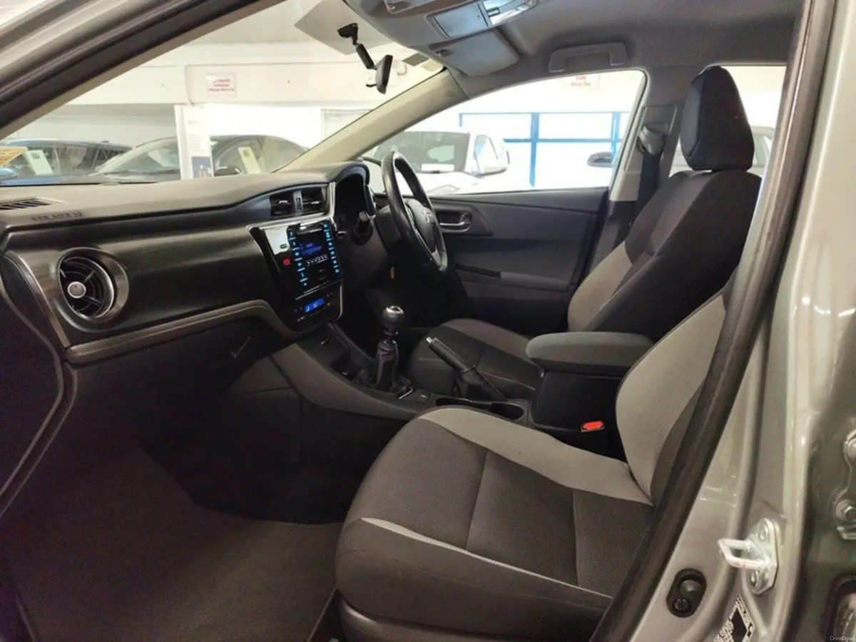 Toyota Auris 1.4 D4D AURA 5DR - Image 6