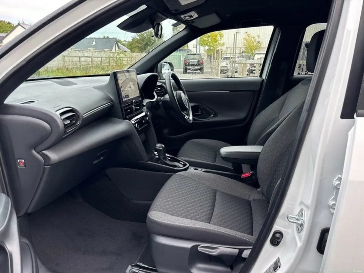 Toyota Yaris Cross LUNA SPORT DEMO - Image 6