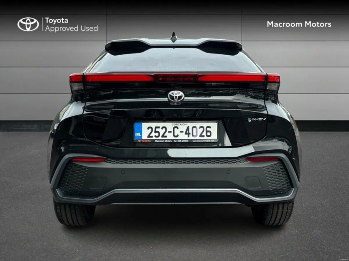 Toyota C-HR FRESH SELECTION OF TRADE-INS C-HR PHEV - Image 4