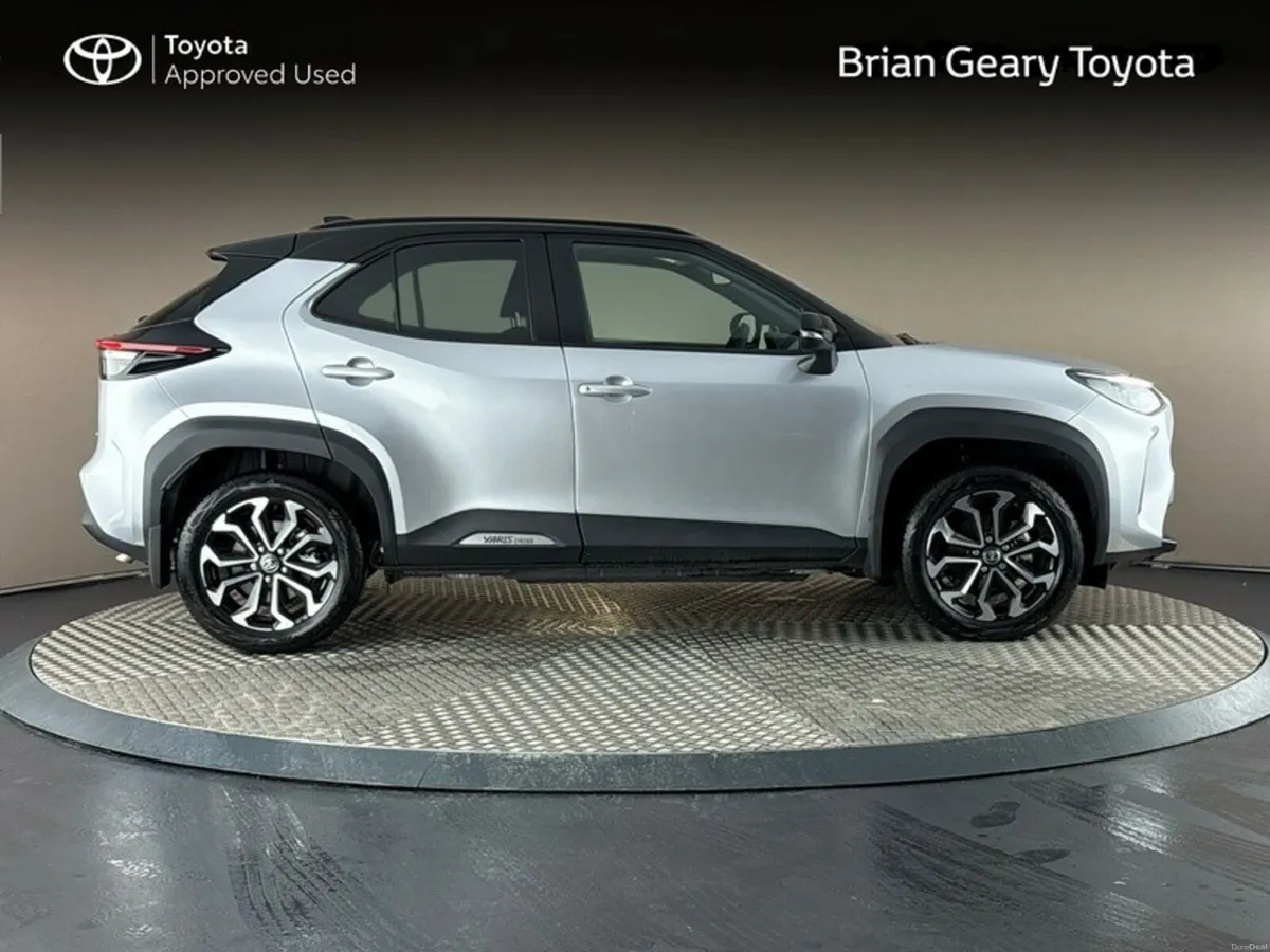 Toyota Yaris Cross HYBRID LUNA SPORT BI-TONE - Image 3