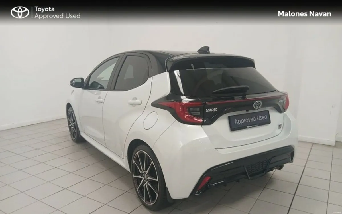 Toyota Yaris YARIS HYBRID GR SPORT - Image 2
