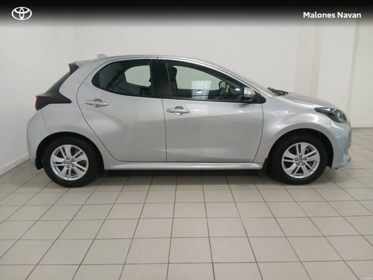 Toyota Yaris YARIS 1.5 HYBRID LUNA - Image 3