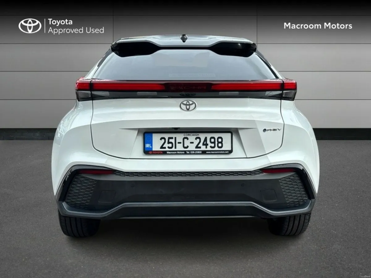 Toyota C-HR FRESH SELECTION OF TRADE-INS C-HR PHEV - Image 4