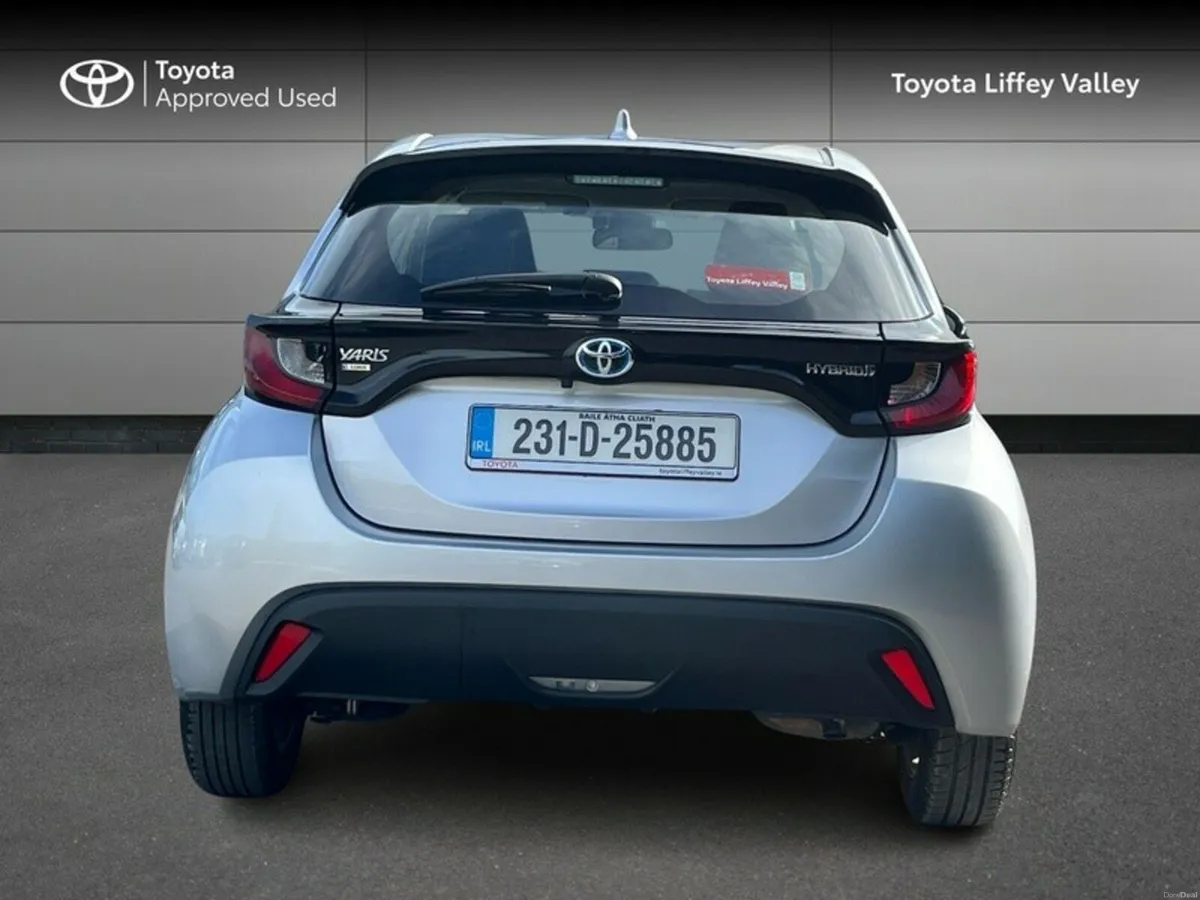 Toyota Yaris YARIS 1.5 HYBRID LUNA - Image 4