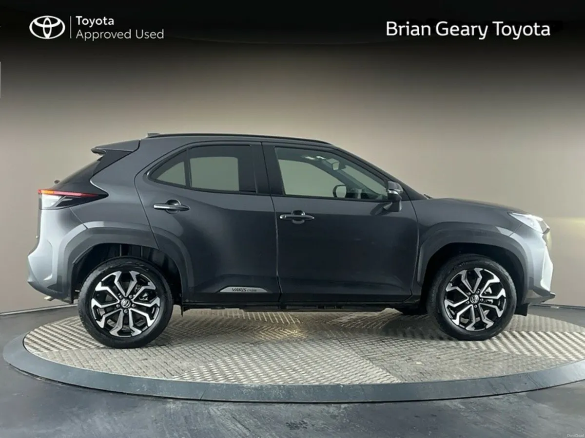Toyota Yaris Cross HYBRID LUNA SPORT - Image 3
