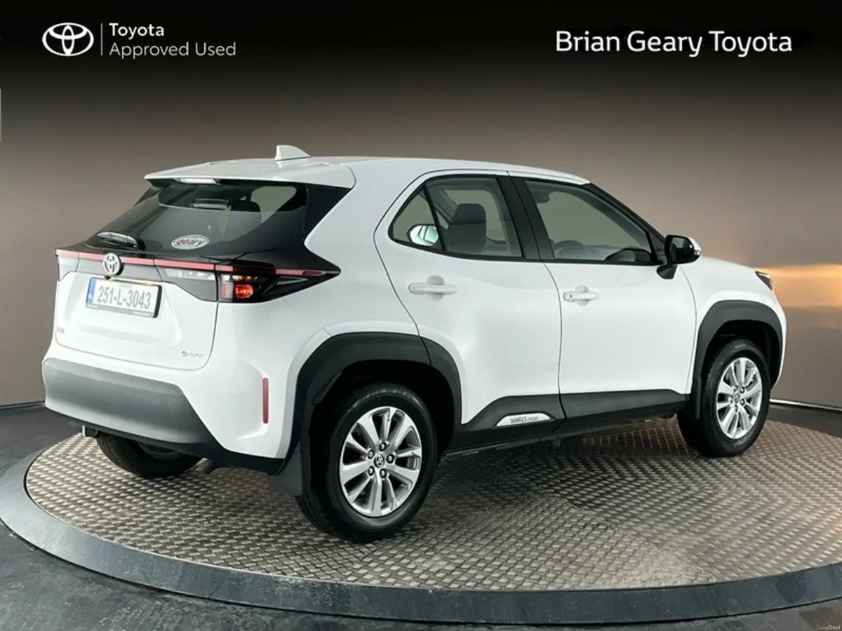 Toyota Yaris Cross HYBRID LUNA - Image 2
